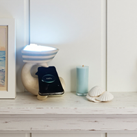 Diffuseur d'arômes sculptural en forme de baleine avec chargeur sans fil, accent lumineux en résine texturée bois, lampe design peinte à la main