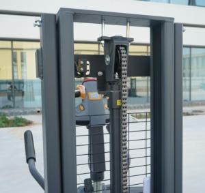 Apilador Eléctrico ZHONGLI, Nuevo, con Batería de Iones de Litio de 48V, Compacto, de Alta Capacidad (1.5-2 Toneladas), Operación de Pie, Interior/Exterior, 1 Año de Garantía - Product Image 4