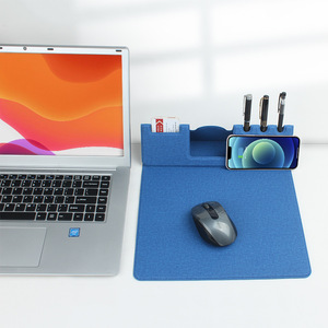 Zusammen klappbare 15-W-Schnellladegerät Schreibtisch matte Multifunktion ales PU-Stoff-Leder-Mouse pad mit Klapp halterung Lager produkt - Product Image 1