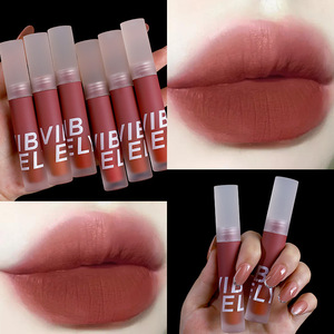 ลิปสติกเนื้อแมทแบบน้ำสีแดงขนาดเล็ก กันน้ำ ติดทนนาน สำหรับวีแกน ขายส่ง รับผลิตแบรนด์ส่วนตัว (OEM)  พร้อมหลอดลิปกลอสแบบกำหนดเอง - Product Image 3