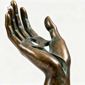 Scultura in Bronzo della Mano di Dio, Decorazione Artistica in Metallo Personalizzata per Interni, Giardini e Parchi - Product Image 1