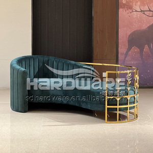 Canapé en velours vert émeraude capitonné de luxe pour hôtel et événements - Product Image 1