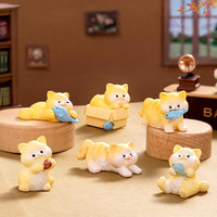 Maßgefertigte Freche Katze Niedliche Cartoon-Mikrolandschaft Modell Harz-Figur Spielzeug Kristallkugel Zubehör für Schreibtisch- und Autodekoration
