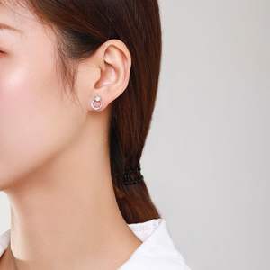 Pendientes de plata de ley S925 con circonita redonda y diseño de estrella y luna, versión en cobre personalizable, para mujer. - Product Image 4