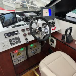 Yacht de luxe confortable pour la navigation côtière, bateau de travail à moteur diesel inboard haute performance en fibre de verre pour passagers - Product Image 6