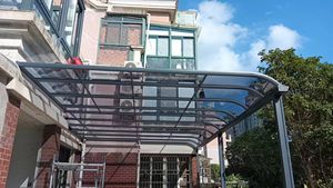 Abri d'auto extérieur en aluminium Polycarbonate Toit Patio Auvent Garages avec <span class=keywords><strong>bois</strong></span> traité thermiquement et cadre en acier pour abris d'auto - Product Image 5