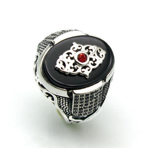 Anillo de cóctel para hombre T0549 de plata 925 con circonita en forma de escudo y engaste de bisel, joyería fina para uso diario - Product Image 5