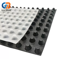 Planche de drainage alvéolée verte en PEHD pour aménagement paysager industriel, usage extérieur, débit d'eau fluide pour applications scolaires