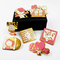 Épingles de revers personnalisées en émail souple ou dur, avec logo imprimé UV, motifs de dessins animés et paillettes, badges métalliques personnalisés pour usine