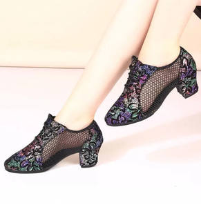 <span class=keywords><strong>Chaussures</strong></span> de danse latine en maille pour <span class=keywords><strong>femmes</strong></span> en gros avec semelles en caoutchouc durables pour les salles de danse moderne. <span class=keywords><strong>Chaussures</strong></span> de danse pour <span class=keywords><strong>femmes</strong></span>. <span class=keywords><strong>Chaussures</strong></span> pour <span class=keywords><strong>femmes</strong></span>. - Product Image 5