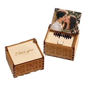 Caja <span class=keywords><strong>de</strong></span> Música Rectangular <span class=keywords><strong>de</strong></span> Madera Maciza Personalizable con Canción, Voz, Foto y Texto, Estilo Moderno Minimalista, Regalo para el Día <span class=keywords><strong>de</strong></span> <span class=keywords><strong>la</strong></span> <span class=keywords><strong>Madre</strong></span> - Product Image 5
