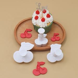Lot de 3 <span class=keywords><strong>emporte</strong></span>-pièces écologiques en plastique pour biscuits, résistants au lave-vaisselle, design créatif cerise printanière - Product Image 3