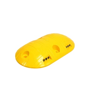 Clous de signalisation routière réfléchissants en plastique jaunes durables pour la sécurité routière - Product Image 1