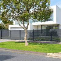 Clôture en aluminium noir thermolaqué à lames espacées pour la protection de la vie privée, 6 pieds, populaire en Australie pour les jardins, les cours, les villas et les utilisations résidentielles