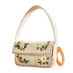 Bolsa de Almacenamiento Rectangular de Vidrio de Diseño Personalizado de Lujo con Cuentas Bordadas a Mano con Flores Coloridas en Tono Pastel de HASAN CRAFT - Product Image 4