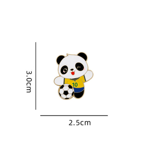 Broche en métal mignonne motif panda footballeur dessin animé, style sportif, badge émaillé décoratif - Product Image 6