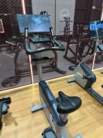 Grado comercial para entrenamientos intensos. Estructura robusta, soporta 150kg. Resistencia magnética suave, 24 modos de entrenamiento. Asiento ergonómico