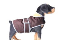 JANYO Maßgefertigte Wasserdichte Warme Hunde-Winterjacke mit Reflektorstreifen Weiches Futter Haustier-Mantel Druckknopf-Design Outdoor-Hundebekleidung