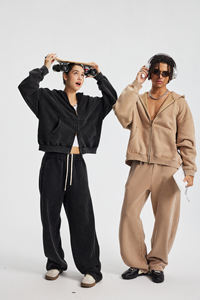 Hoodie en molleton coupe boxy courte 370 g/m² personnalisé, avec fermeture éclair de haute qualité, effet délavé vintage, impression DTG et broderie, style streetwear - Product Image 4