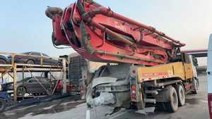 Camión Bomba de Concreto SANYss <span class=keywords><strong>Mercedes</strong></span>-<span class=keywords><strong>Benz</strong></span> Usado de 42.5m (2019, China V, Pluma de 5 Secciones, Motor Diésel, 120m/h) para Construcción - Product Image 4