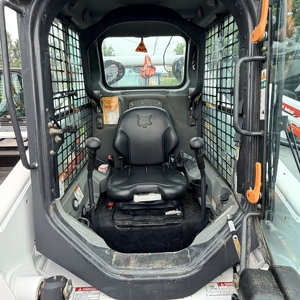 Chargeuse sur pneus d'occasion d'origine américaine Bobcat T770 avec chenilles en caoutchouc, fourche et tarière, à vendre - Product Image 4