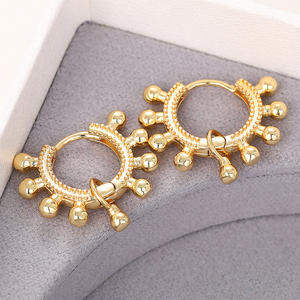 Orecchini a Cerchio Placcati Oro con Design a Sfera, Orecchini a Perno in Lega alla Moda, Gioielli Unisex di Tendenza per l'Uso Quotidiano - Product Image 4