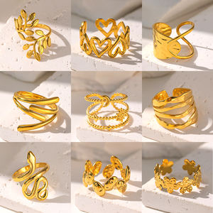 Venta al por mayor de <span class=keywords><strong>acero</strong></span> inoxidable 18K hoja de oro corazón estrella Luna anillo en capas cadena exagerada serpiente anillo abierto para mujer regalo - Product Image 1