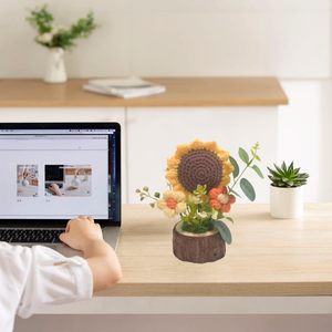 Bouquet di Girasoli Lavorato a Mano all'Uncinetto, Pianta in Vaso Creativa, Mini Decorazioni Carine <span class=keywords><strong>per</strong></span> Casa e Scrivania, <span class=keywords><strong>Regali</strong></span> <span class=keywords><strong>per</strong></span> Innamorati - Product Image 4