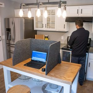 Anti-gürültü Polyester akustik paneller ses geçirmez PET akustik gizlilik kalkanları masa ekran bölümü ofis masası bölücüler - Product Image 4