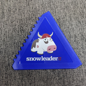 Avis Ice Scraper Triangular Plastic Car Snow Removal Tool With Handle - Product Image 4