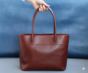 Bolso de Mano de Diseño en Cuero Genuino de Primera Calidad para Mujer, Estilo Elegante y Moderno para Uso Diario, Disponible para la Venta - Product Image 6
