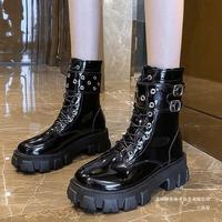 Bottes de chevalier à jambe courte en cuir verni européen et américain pour femmes, bottes d'automne et d'hiver en cuir rivetées à semelle épaisse
