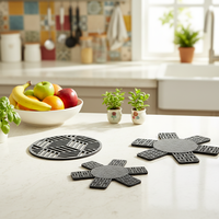 Napperon Hongyi moderne de haute qualité en polyester doux et léger, écologique et réutilisable, de 380 mm de diamètre, forme irrégulière pour la maison et la cuisine