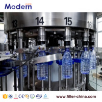Ligne de remplissage d'eau pure, intégrant les fonctions de lavage, de remplissage et de capsulage, capable de produire de l'eau minérale et de l'eau purifiée