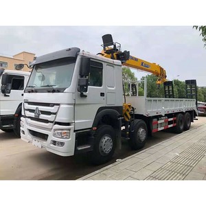 Camion grue Howo 8X4 14 tonnes avec grue à flèche télescopique et échelle arrière - Product Image 1