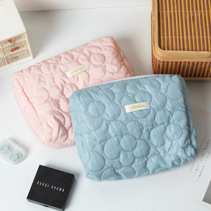 Nuova Borsa Trapuntata Grande con Motivi Floreali per Ragazze, per Scuola, Viaggi, Uso Quotidiano, Trucco e Cosmetici con Cerniera - Product Image 3