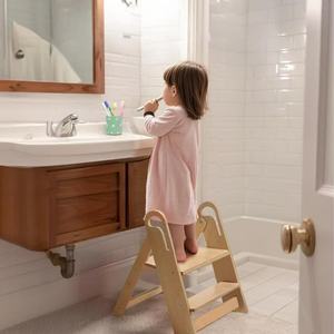 Tabouret surélevé en bois pour enfants, couleur bois naturel, avec accoudoirs, pour salle de bain, 2-4 ans - Product Image 1