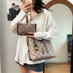 女式复古休闲大容量手提袋，由PU材料制成，带聚酯纤维衬里，时尚双层袋。8109 - Product Image 2