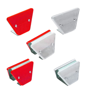 Delineateur de sécurité routière réflecteur trapézoïdal galvanisé rouge et blanc haute visibilité pour garde-corps - Product Image 1