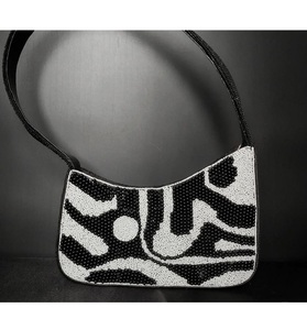 Lujoso bolso cruzado bordado con cuentas de semillas hecho a mano con correa ajustable con hermoso - Product Image 4