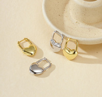 Produsen Khusus Anting Perak Sterling 925 Berlapis Emas 18K Bentuk Hati Mengembang Model U Huggie Hoop dengan Lapisan Emas Vermeil 2.5 Mikron