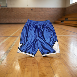 Shorts de basketball en satin Legacy pour hommes, confortables, taille élastique, bleu, séchage rapide, avec empiècements et logo décoratif, 100 % polyester - Product Image 2