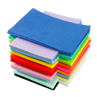 Rouleau de feutre en polyester non tissé en gros avec support auto-adhésif pour artisanat et travaux d'aiguille