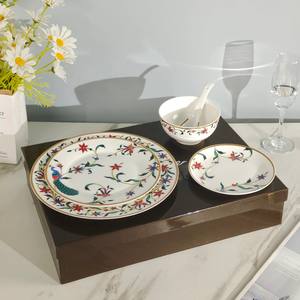 Ensemble de 5 assiettes et bols en porcelaine à motifs de fleurs de paon - Product Image 2
