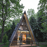 Villa préfabriquée de luxe en forme de triangle, design en acier imperméable, pour usage résidentiel et professionnel