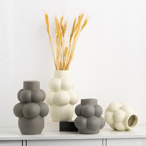 Vase en céramique Nordic Flower Bud pour arrangement floral, pièce d'exposition artistique haut de gamme, décoration intérieure de luxe léger et doux - Product Image 2