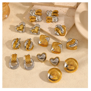 Pendientes de tuerca en espiral cuadrados de estilo Vintage chapados en oro de 18 quilates para mujer, acero inoxidable de lujo con perla para regalo - Product Image 4