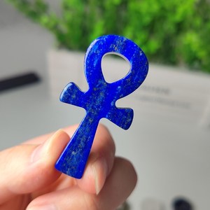 Ankh sculpté en pierre naturelle de 2 pouces, matériaux variés, cristaux mélangés : Lapis Lazuli, Fluorite, Opale, Quartz, Obsidienne, Énergie des Chakras - Product Image 3