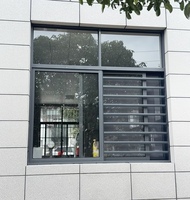 Fenêtre moderne en alliage d'aluminium à rupture de pont thermique, insonorisée, résistante aux impacts d'ouragan, à ouverture battante, pour salon extérieur