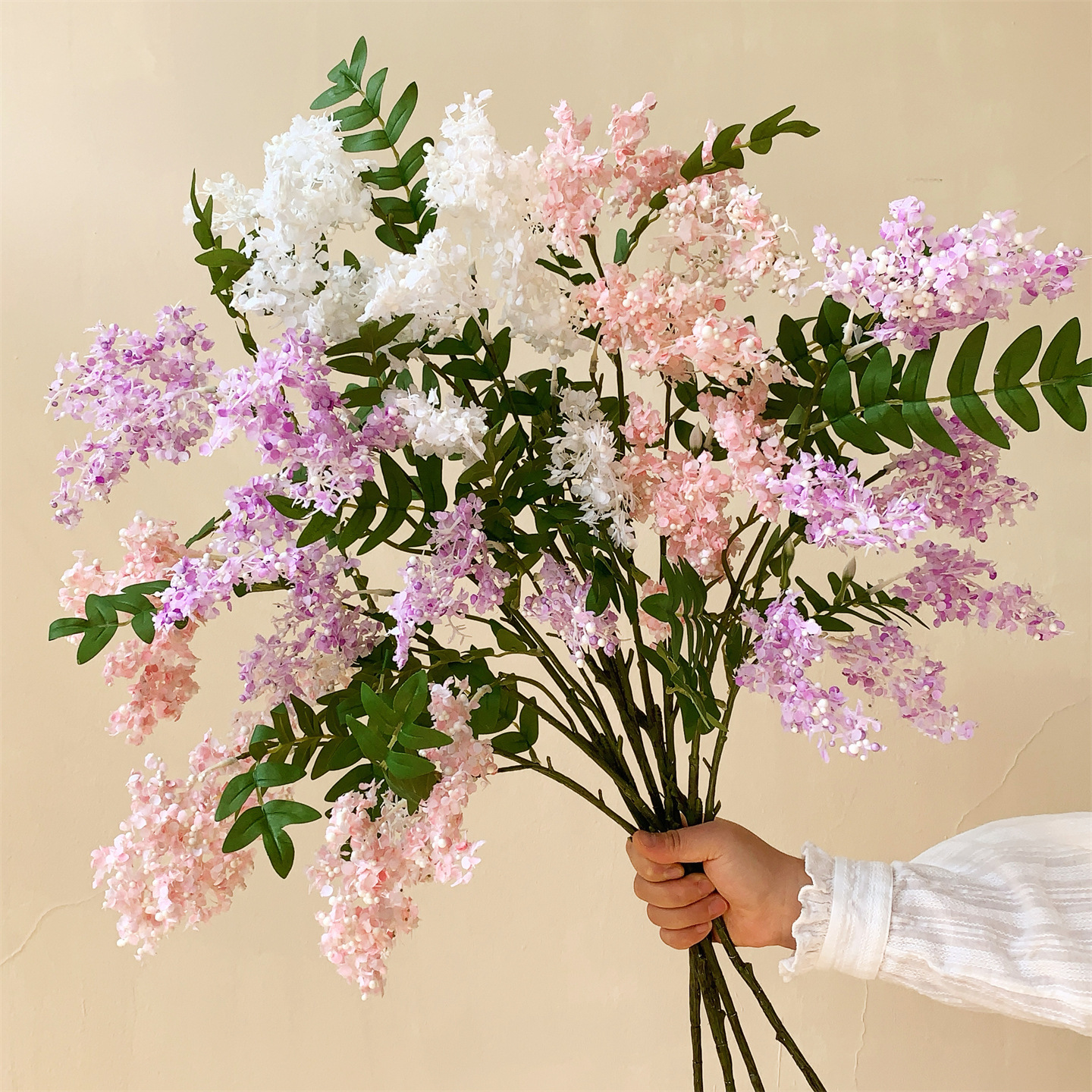 2 roses, 2 violet clair, 1 blanc
